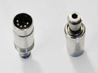 Yes, the entire synth IS a DIN 5 MIDI plug! With a 3.5mm stereo audio jack for output.